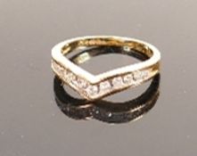 9ct gold and white stone set ladies dress ring: Size P, weight 2.9g.