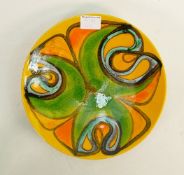Poole Pottery Modernist decorated wall plate: diameter 26cm