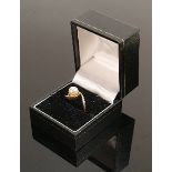 9ct gold and pearl set ladies dress ring: Size R, weight 3.3g.