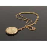 9ct gold locket & 9ct chain: Weight 5.8g chain 40cm.