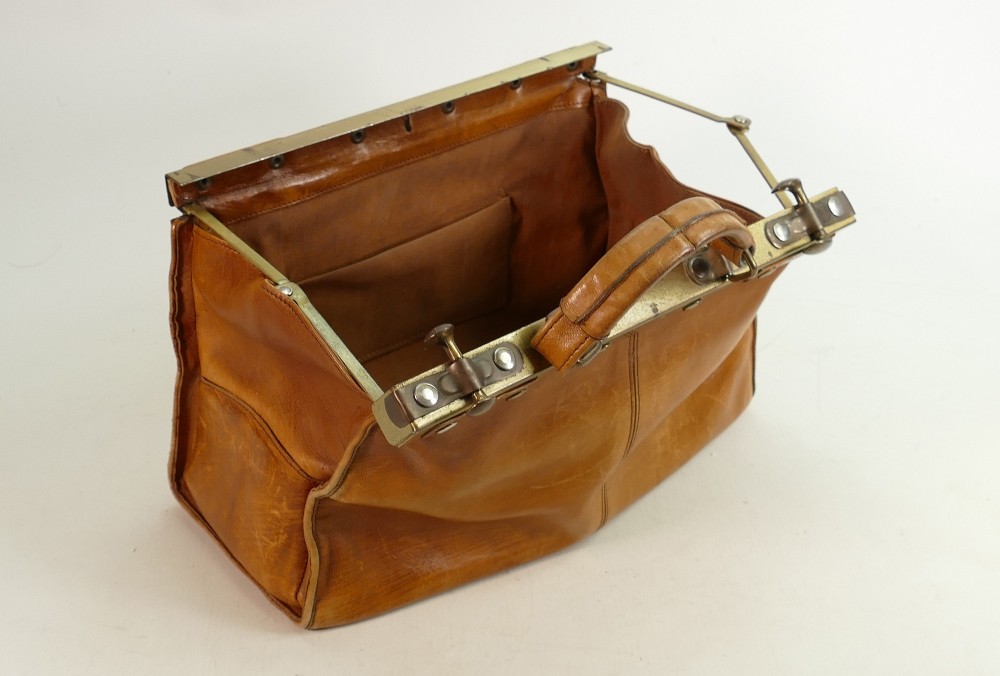 20th century soft leather doctors bag with brass fittings: Length 34cm x height 27cm. - Image 4 of 6