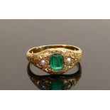 Victorian yellow metal ladies ring: Set with green stone and pearls, 2g (tested to be 18ct gold).