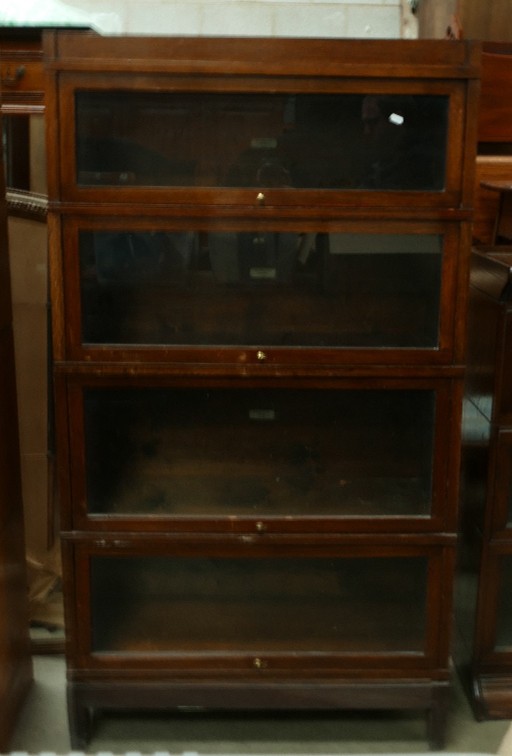 Four door Globe Wernicke Universal Elastic bookcase: Height 160cm, width 87cm and depth 29cm. - Image 2 of 2