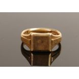 9ct gold gentleman's signet ring, size R, 7.5g: