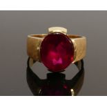 High carat yellow gold gents ring & red stone possibly a ruby: Ring tests as very high carat gold (