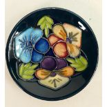 Moorcroft dish Collectors Club: With box. Measuring 10cm. No damage or restoration.