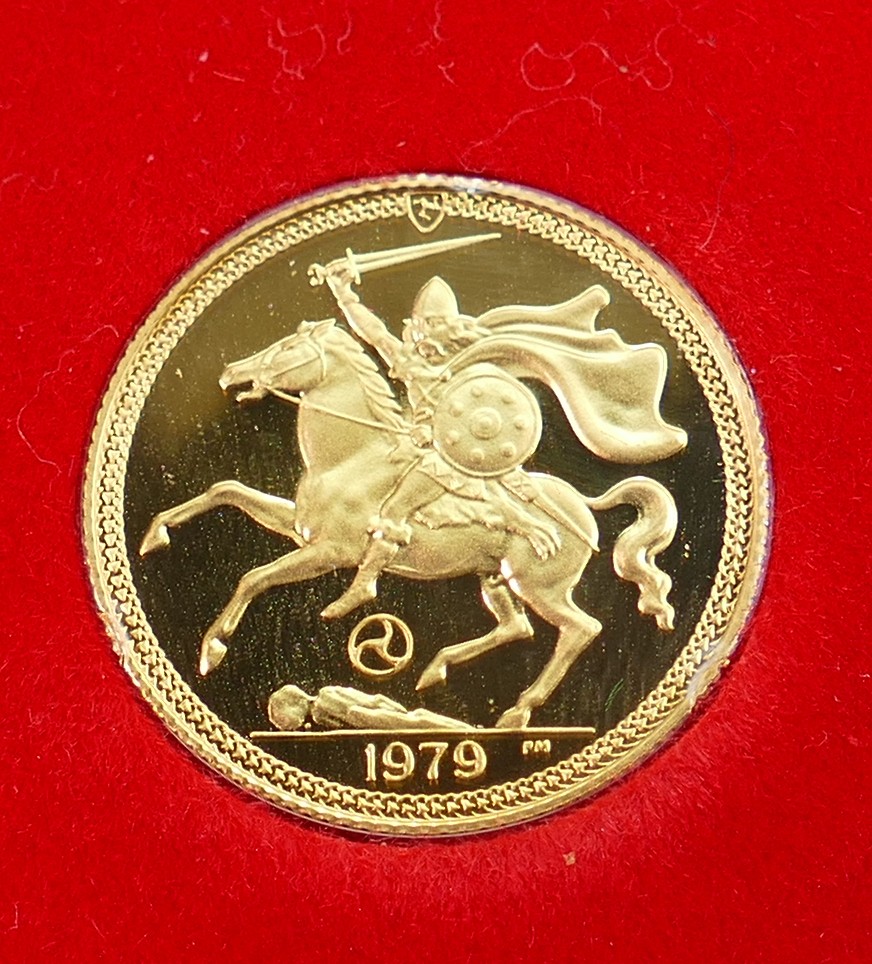 1979 Gold proof Isle of Man Full Sovereign by Pobjoy mint: In plastic sleeve & certificate. - Image 2 of 4