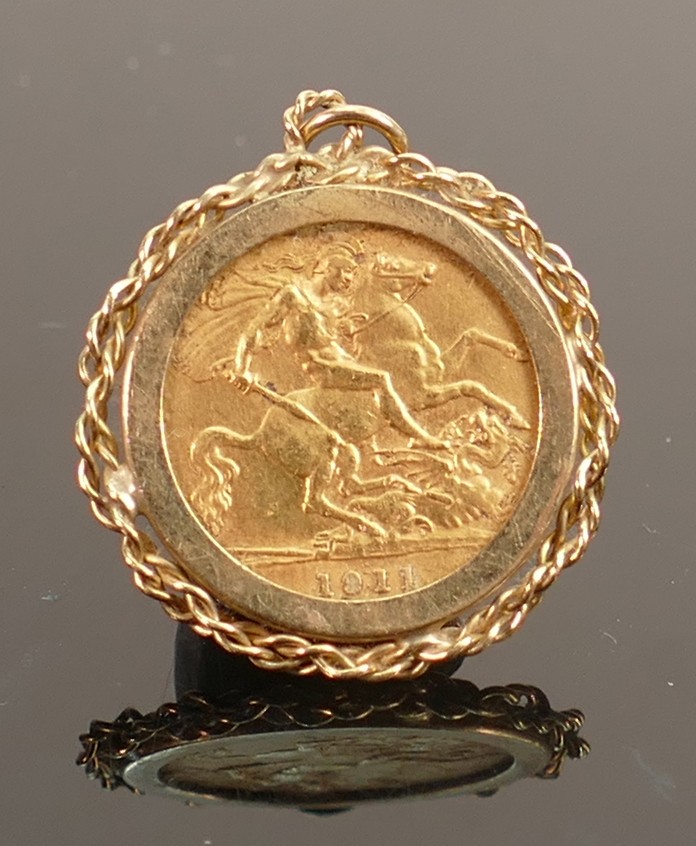 HALF gold sovereign coin 1911 in mount: Weight 5.4g gross. - Image 3 of 4