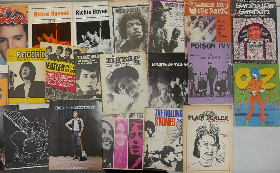 A collection of 1960s & later Music & Rock & Roll ephemera, tour souvenirs & collectors club - Image 4 of 22