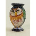Moorcroft vase Owl Miniature: With box. Measuring 6cm x 4cm. No damage or restoration.