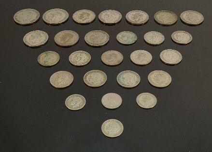 A collection of pre-1947 silver coins, 191g: - Image 2 of 6