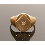 9ct gold gentleman's signet ring, size Q, 5g: