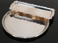 Silver round salver and silver oblong dish: 374g. Marked 930.