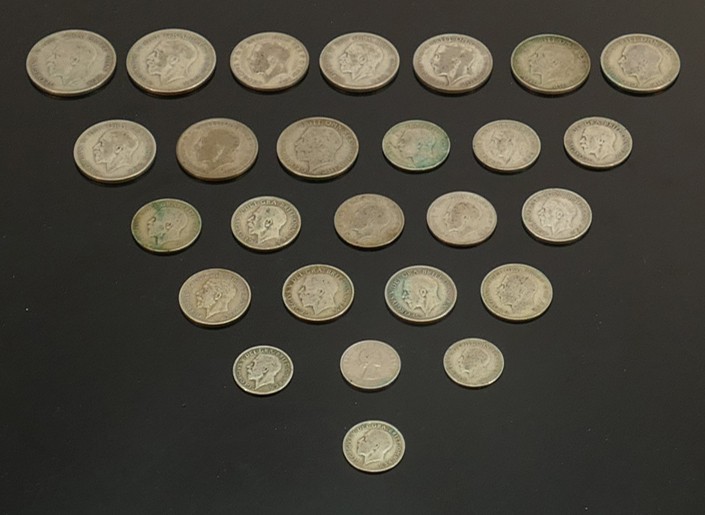 A collection of pre-1947 silver coins, 191g: - Image 5 of 6