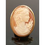 18ct gold framed carved Italian shell cameo pendant brooch: Lovely example, measures 43mm high