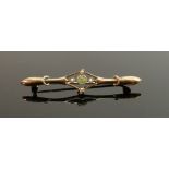 Victorian 9ct bar brooch: Set with seed pearls and stone, 2g.