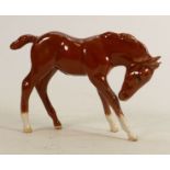 Beswick large chestnut head down foal 947: (Tiny nick to point of one ear).