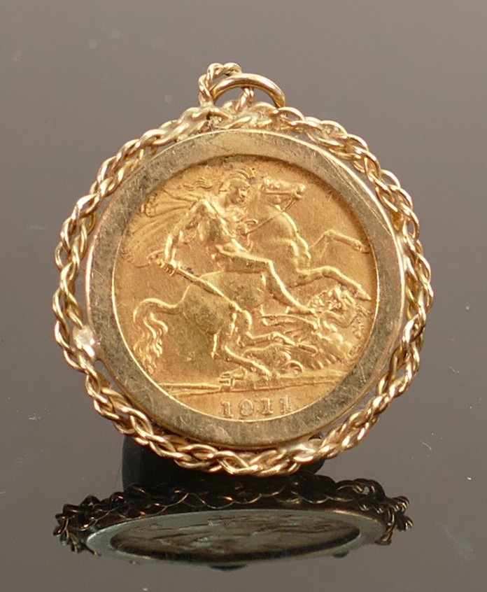 HALF gold sovereign coin 1911 in mount: Weight 5.4g gross. - Image 4 of 4