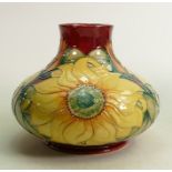 Moorcroft vase Inca pattern: Measures 17cm x 20cm. With box. No damage or restoration.