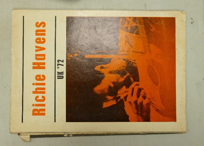 A collection of 1960s & later Music & Rock & Roll ephemera, tour souvenirs & collectors club - Image 19 of 22