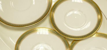 Royal Doulton Clarendon patterned dinner, tea & coffee service to include: 10.5? plates x 18, 8"