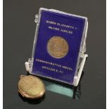 9ct gold heavy locket & 9ct gold medallion: Medal weighs 2.5g, the locket 9.8g and measures 40mm