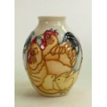 Moorcroft vase Chickens pattern: With box. Measuring 14cm x 11cm. No damage or restoration.