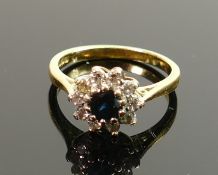 18ct gold & diamond ladies dress ring: Weighs 3.7g gross, size L.