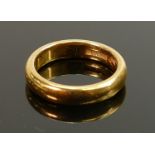 22ct gold wedding band: Weight 9.2g, size O, width 4.5mm