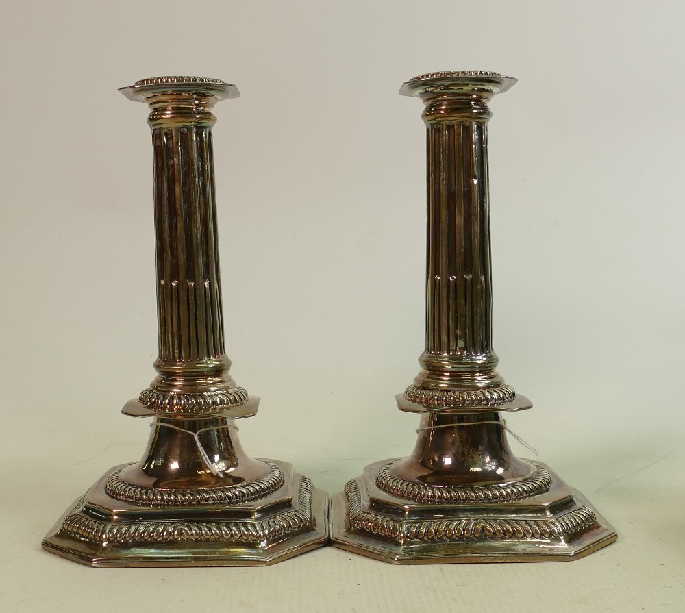 Pair of rare William III silver candlesticks 1699: Clear hallmarks for London 1699, and maker SM - Image 3 of 6