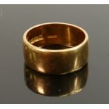 18ct gold wedding band, size N/O, 8.1g.: