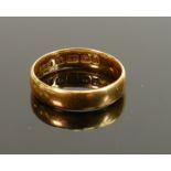 22ct gold wedding ring, 3.1g: