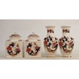 Masons Blue Mandalay items to include: Vases & lidded pots, height of tallest 16cm. (4)