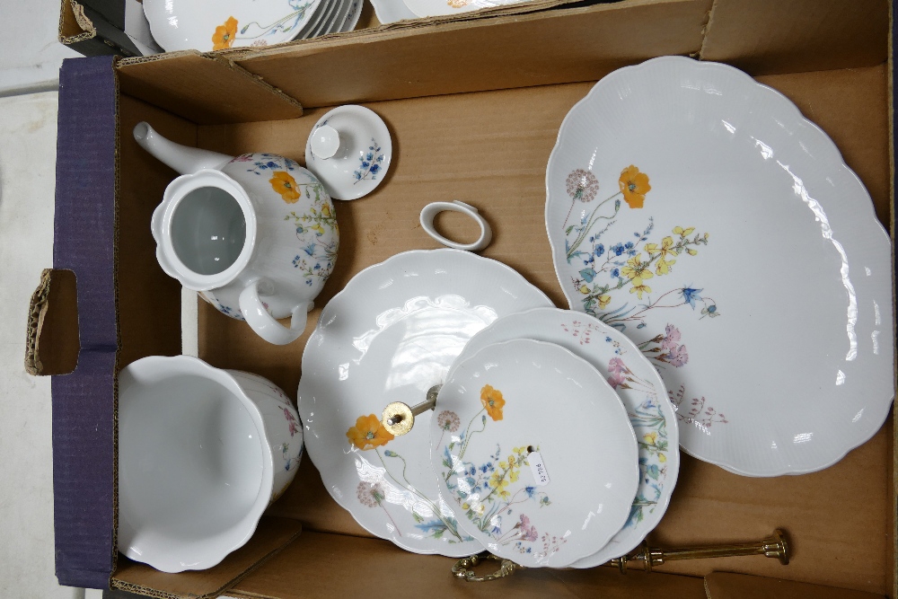 A very Large Collection of Seltmann Weiden Bavaria Floral decorated Tea & Dinner ware to include: - Image 6 of 7