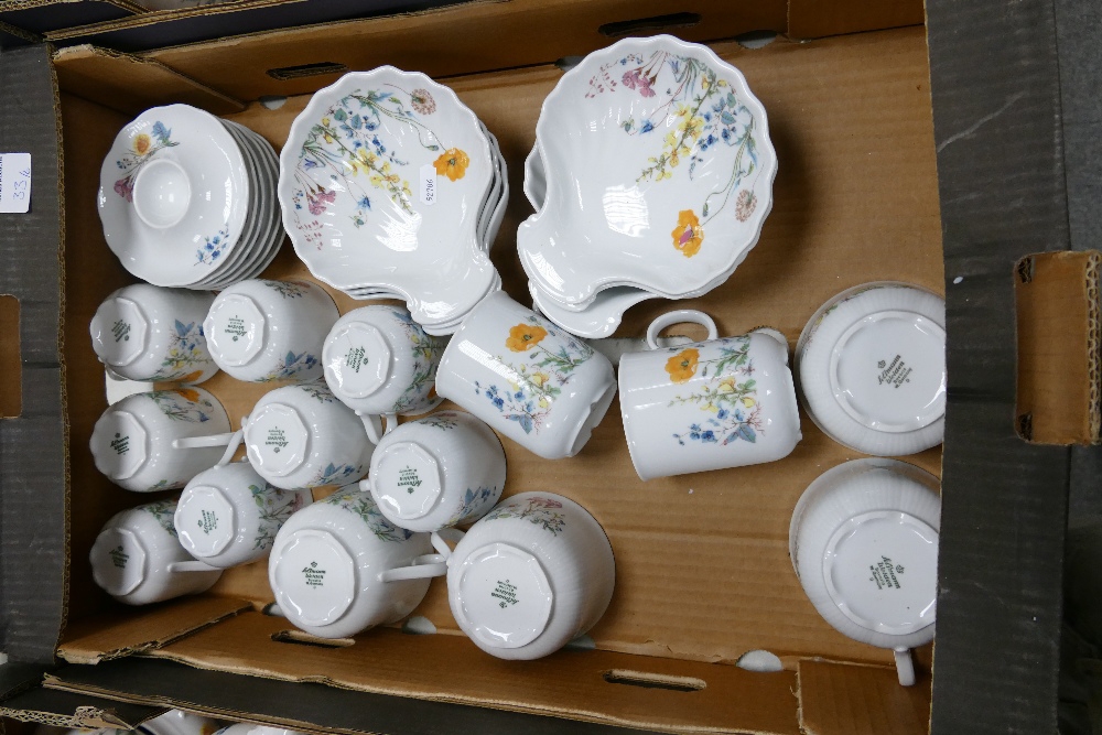 A very Large Collection of Seltmann Weiden Bavaria Floral decorated Tea & Dinner ware to include: - Image 3 of 7
