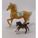 Beswick Palomino Arab Horse 1261: with a brown foal, (both a/f).