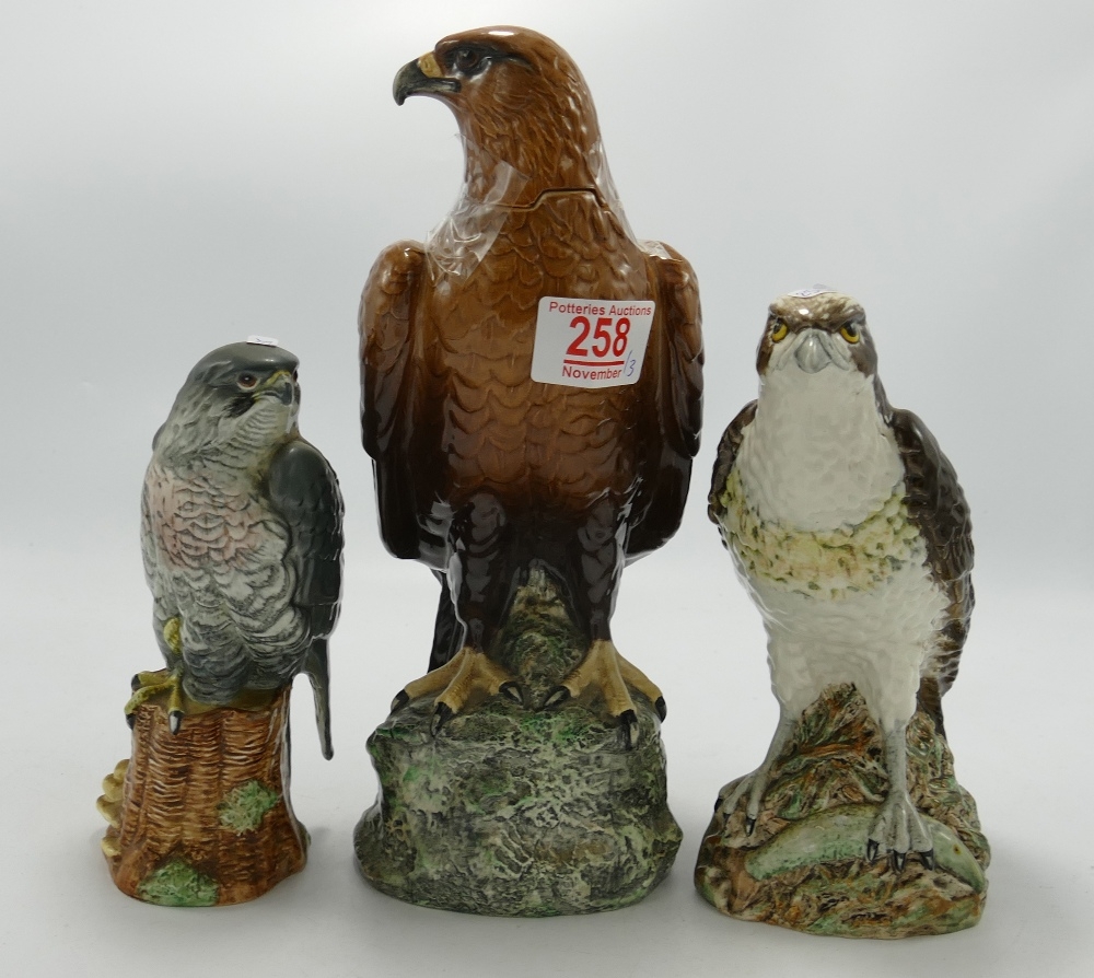 Beswick bird whisky flasks to include: Eagle 2678, Osprey 2583 ( Full) and Peregrine Falcon 2642 (3) - Bild 2 aus 2