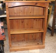 Oak three shelf book case: 116cm h x 91cm wide x 31cm deep
