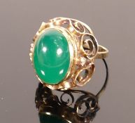 14ct gold ring set jade or similar stone: Gross weight 6.2g, size Q.