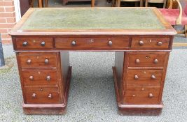 Victorian mahogany kneehole desk: Traditional 3 part desk with minor restoration required.