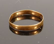 22 ct gold wedding ring: Misshapen, weight 1g