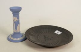 Wedgwood items to include: Commemorative plate dated 1975 for the New Museum & Blue Jasper