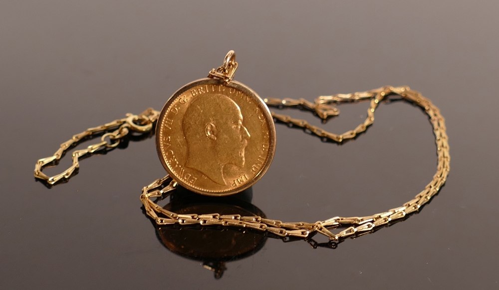 Edward VII 1909 FULL sovereign coin with 9ct mount & chain: Gross weight 12.2g. Chain length 53cm. - Image 2 of 2