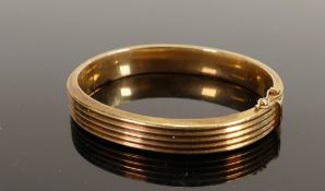 9ct hollow gold bangle: Weight 21.6g 18cm internal wearable size.