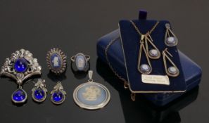 A collection of silver Wedgwood jewellery: including pendant, rings, earrings and a white metal