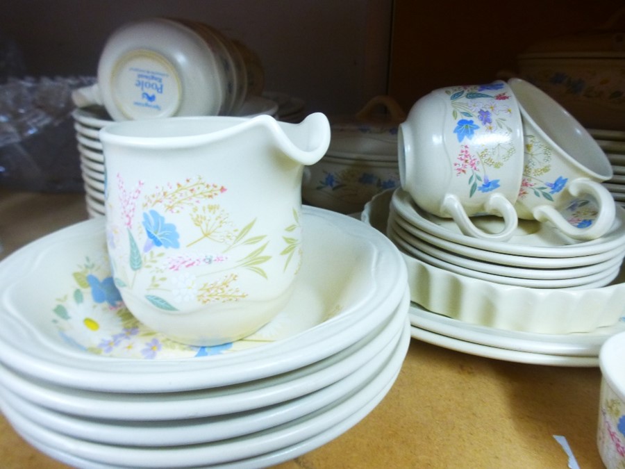 A quantity of Poole 'Springtime' dinnerware - Image 8 of 10