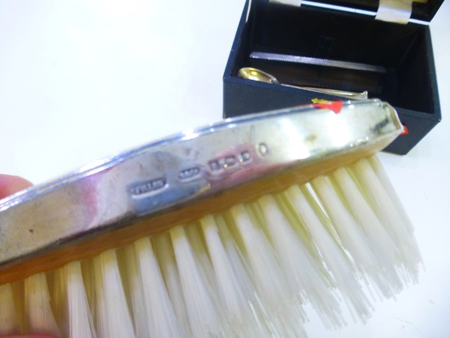 A silver lot comprising of a cased sterling silver topped dressing table brush and comb hallmarked B - Image 6 of 7