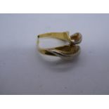 18ct Yellow gold unusual designed ring, band mishapen, marked 75, 8g