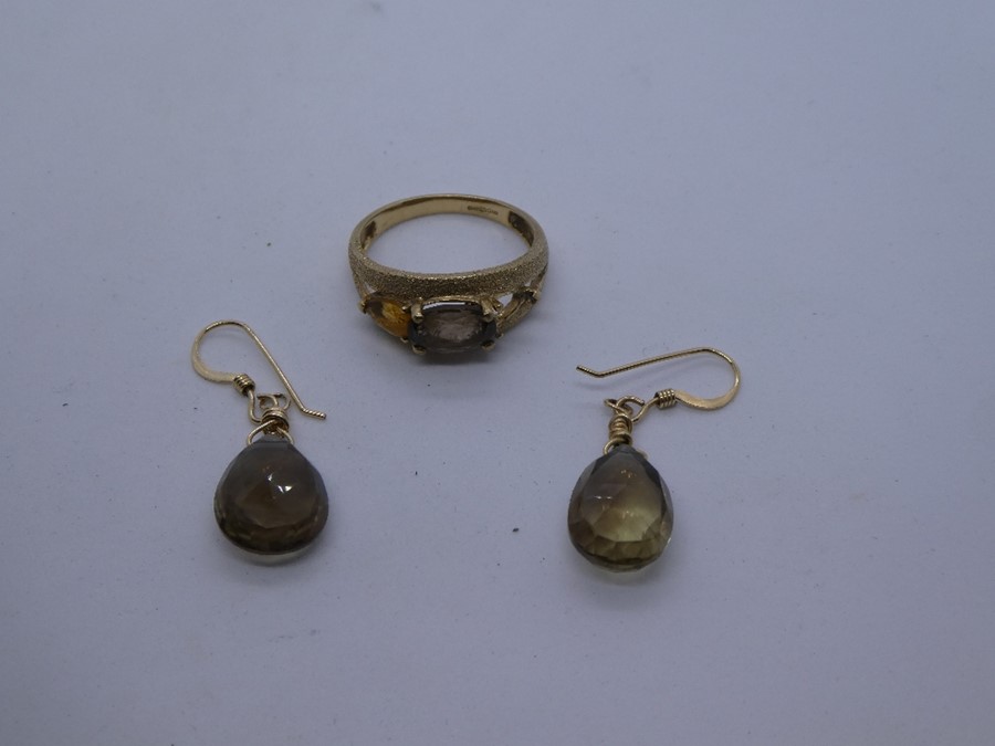 9ct yellow gold ring set with smokey topaz AF 3.2g and a pair of 9ct smokey topaz drop earrings