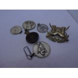 4 Medallions to incl. 'Reggimento Genova Cavalleria' 'Da Campagna Semovente' etc and a Khyber Rifle